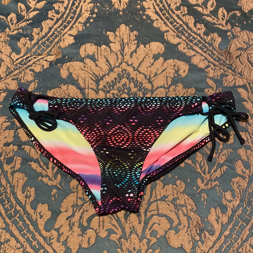 Final Sale! Old Navy Strapless Bikini and 2 Bottoms! - Picture 9 of 12
